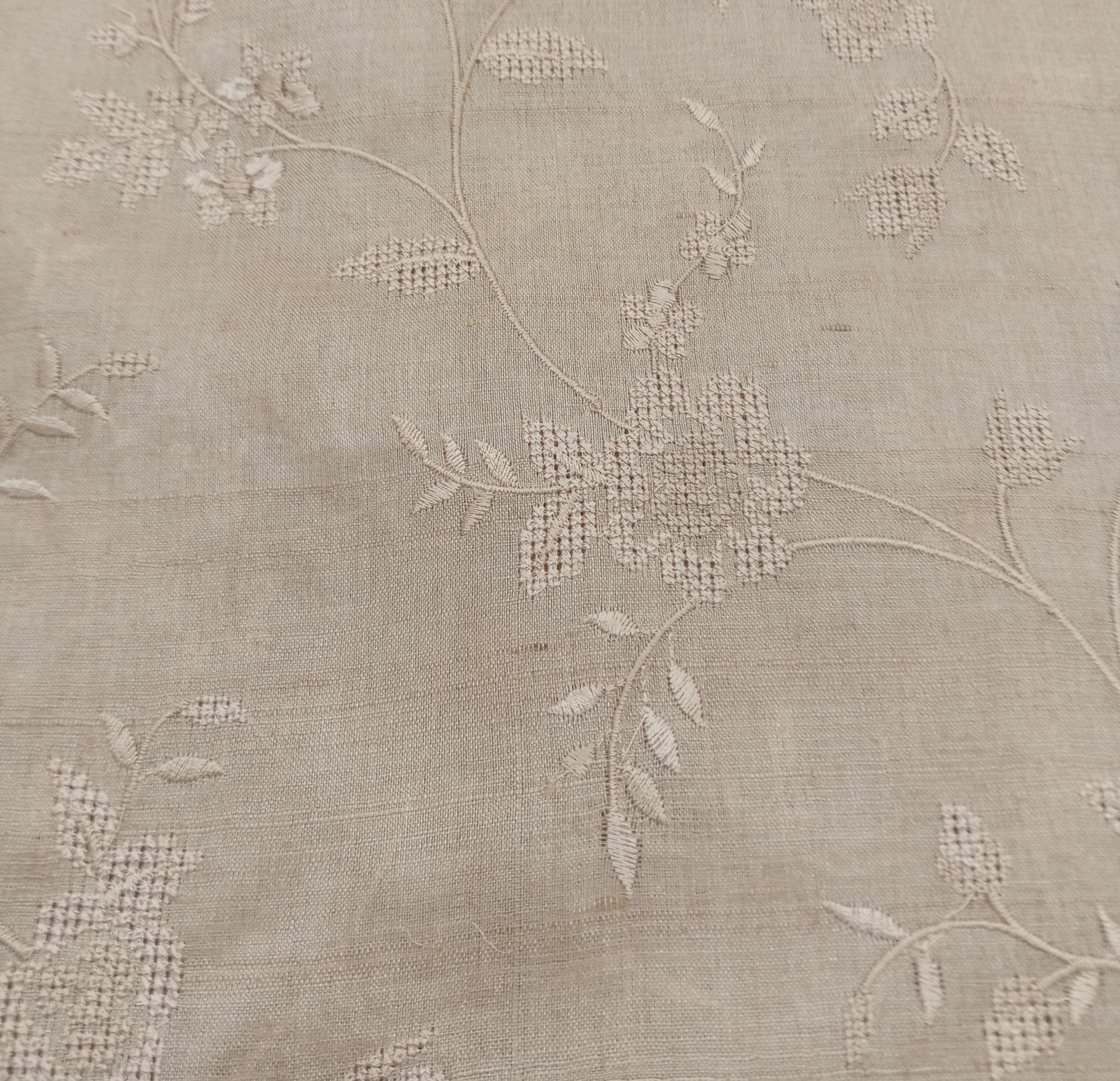 Embroidered Silk - LJE 11 - 100% Silk base - 1 col