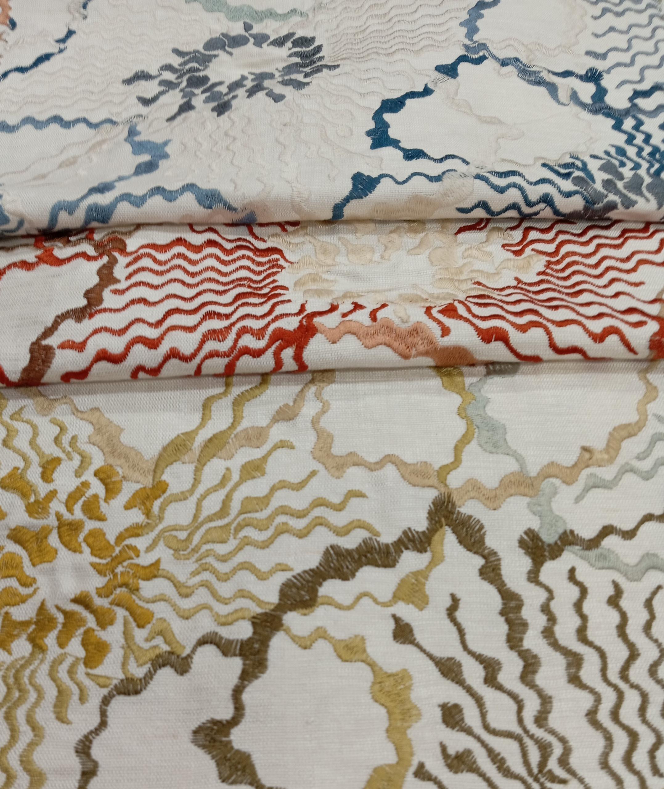 Aztec ID ED 163 - Visc 90% + Silk 10% - 3 cols Dimension 137cms