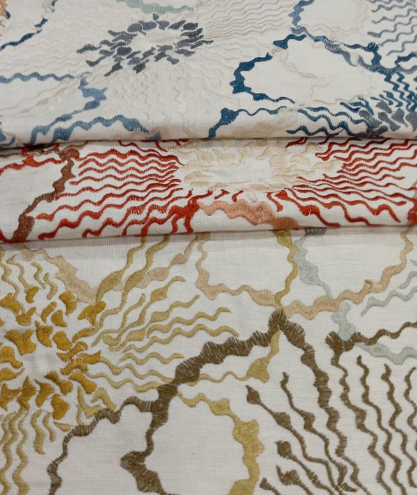 Aztec ID ED 163 - Visc 90% + Silk 10% - 3 cols Dimension 137cms